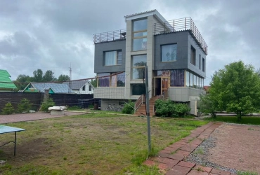 Дом с сауной и бассейном 