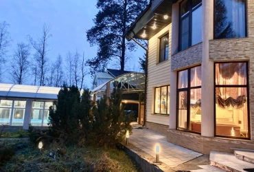 Дом 600 кв.м с баней и бассейном