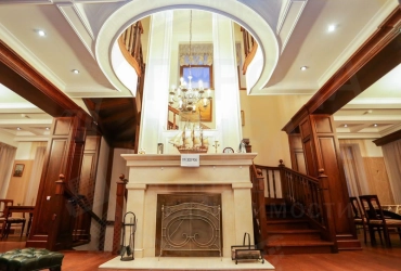 Дом 1200 м² на участке 12 га